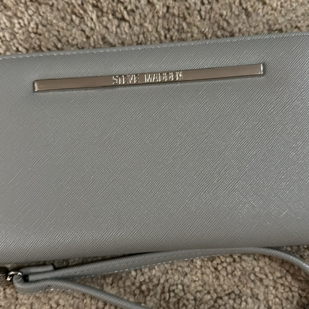 Steve Madden - Womens - Zip Around Wallet/Wristlet/ Handbag - Picture 2 of 4